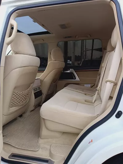 Toyota Land Cruiser GXR V8 5.7L 2017 | GCC Specs | Pristine Condition-6