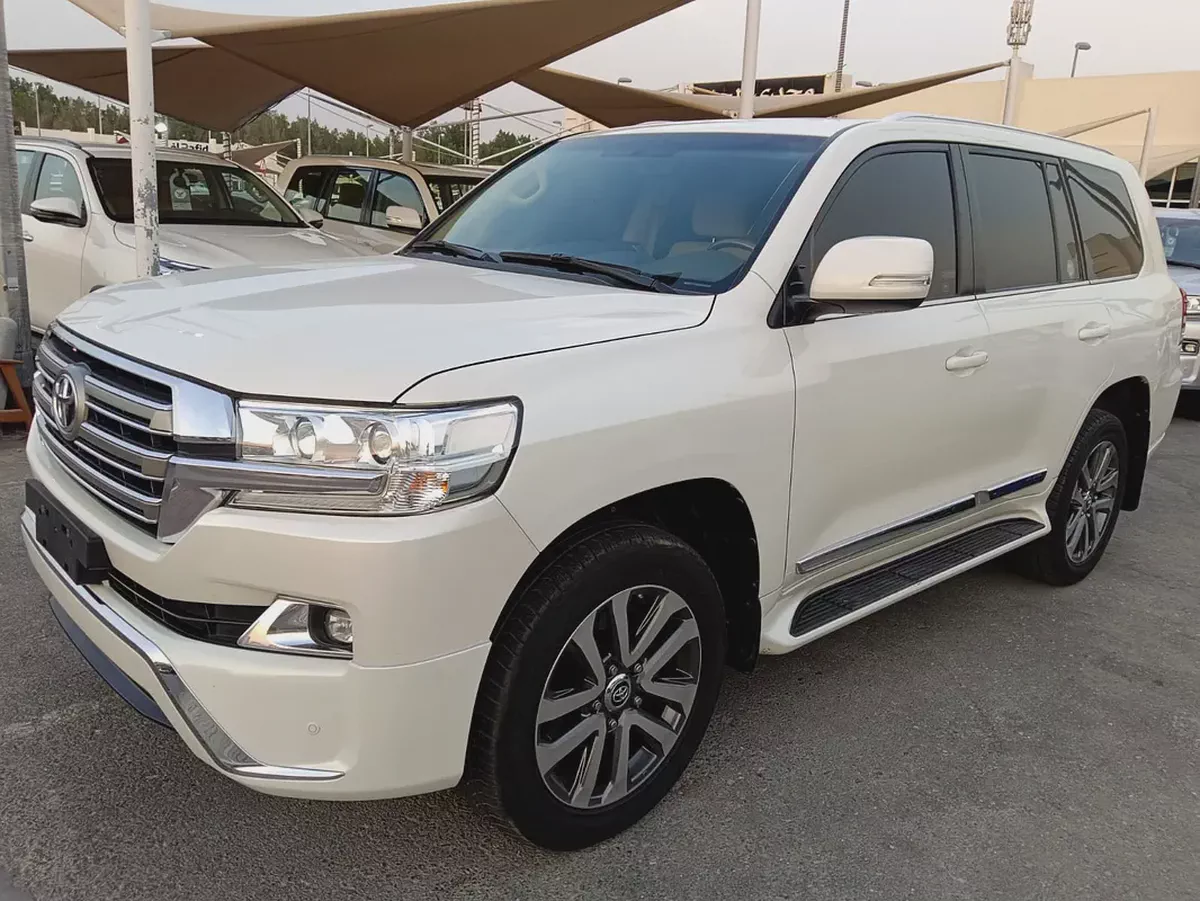 Toyota Land Cruiser GXR V8 5.7L 2017 | GCC Specs | Pristine Condition-2-2