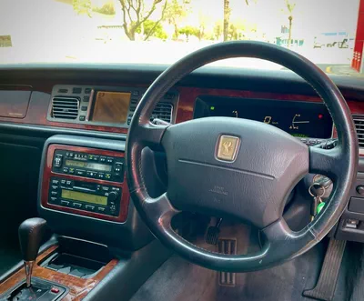 Toyota Century STANDARD 5.0l V12-6