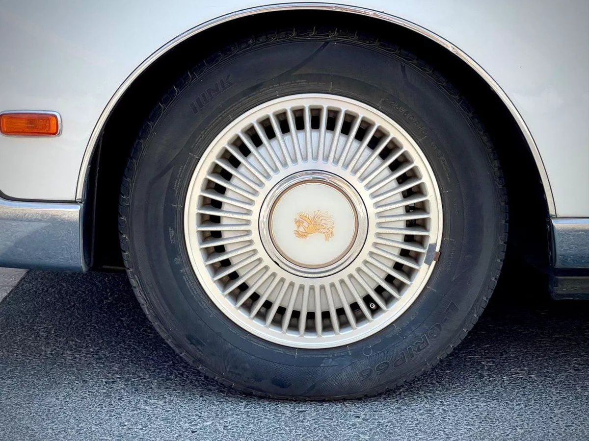 Toyota Century STANDARD 5.0l V12-18-0