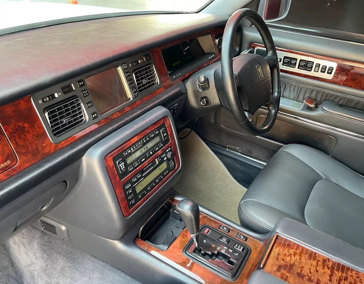 Toyota Century STANDARD 5.0l V12-7-0