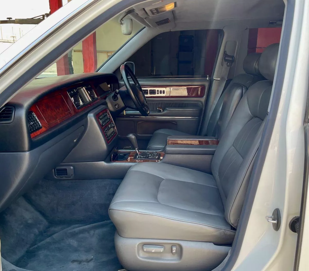 Toyota Century STANDARD 5.0l V12-8-0