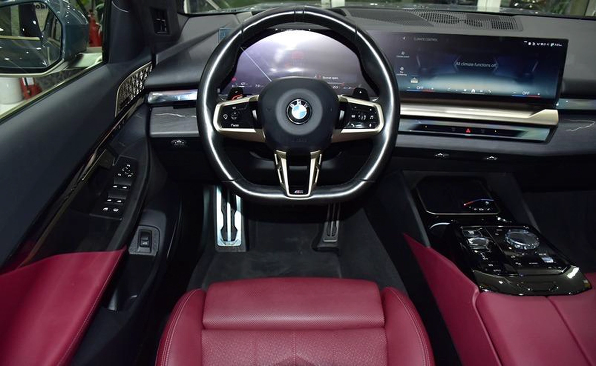 BMW 520i M-Kit ( 2024 Model ) in Grey Color GCC Specs-12-12