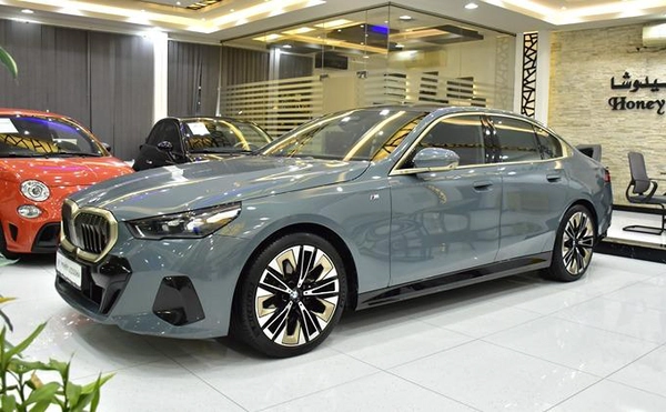 BMW 520i M-Kit ( 2024 Model ) in Grey Color GCC Specs