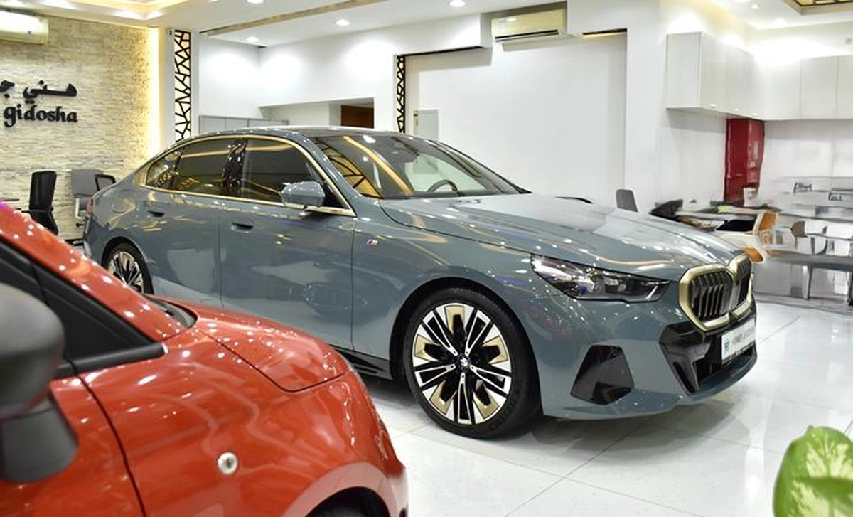 BMW 520i M-Kit ( 2024 Model ) in Grey Color GCC Specs-3-3