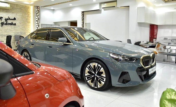 BMW 520i M-Kit ( 2024 Model ) in Grey Color GCC Specs