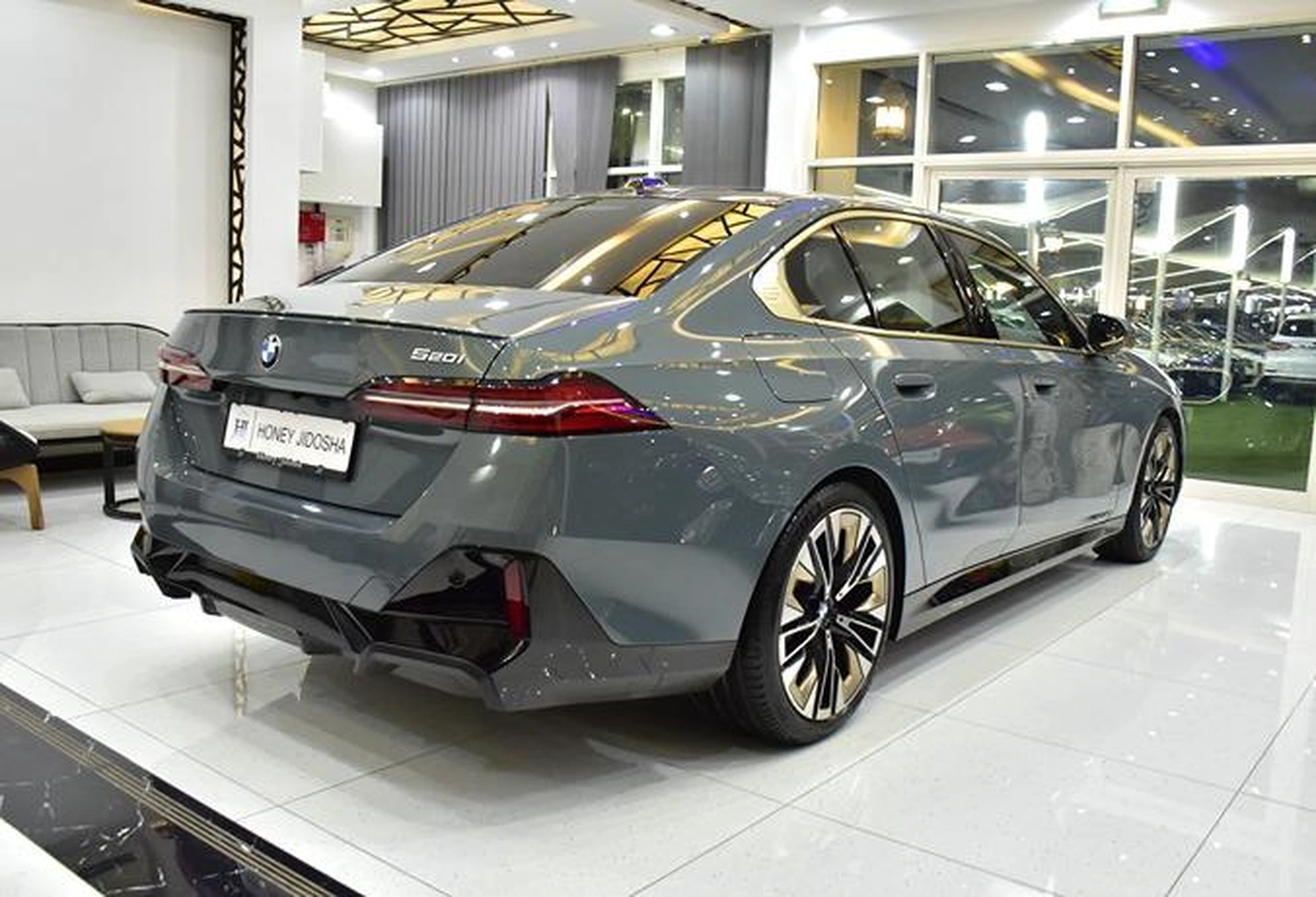 BMW 520i M-Kit ( 2024 Model ) in Grey Color GCC Specs-11-11