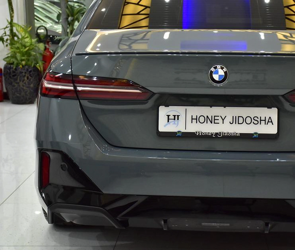 BMW 520i M-Kit ( 2024 Model ) in Grey Color GCC Specs-7-7
