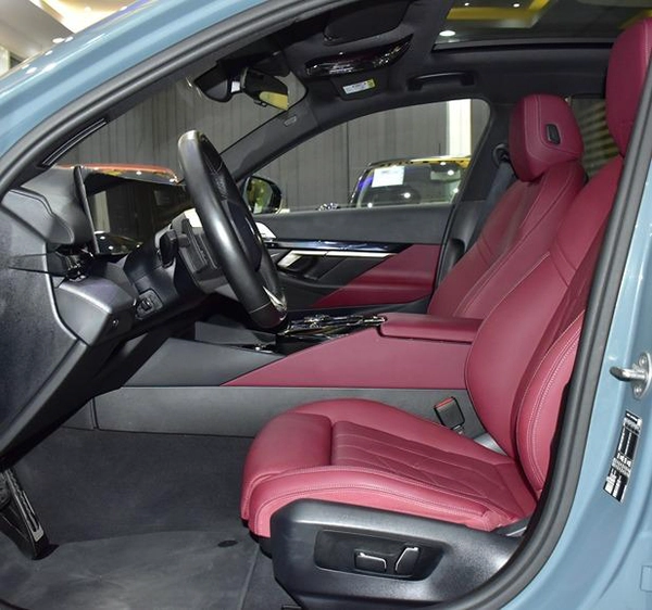 BMW 520i M-Kit ( 2024 Model ) in Grey Color GCC Specs