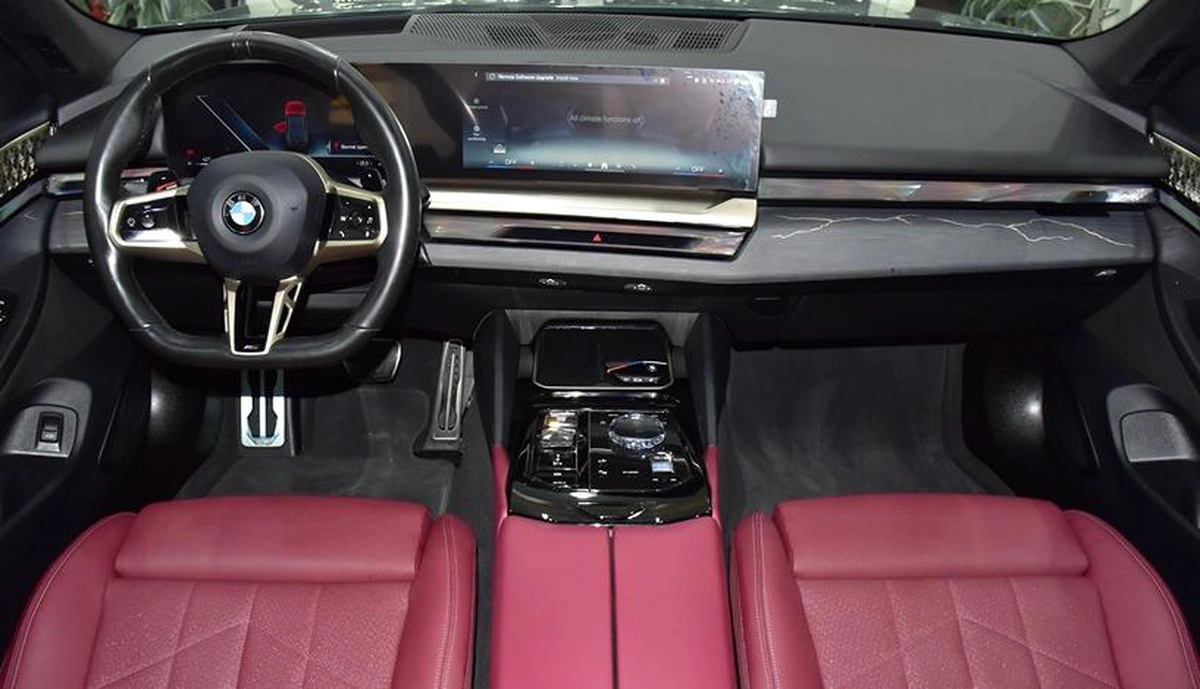 BMW 520i M-Kit ( 2024 Model ) in Grey Color GCC Specs-14-14