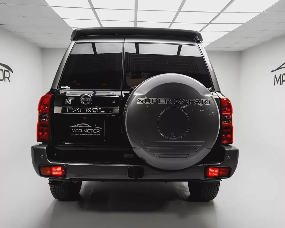 Nissan Patrol Super Safari 2023 | GCC Specs | Pristine Condition-4-4