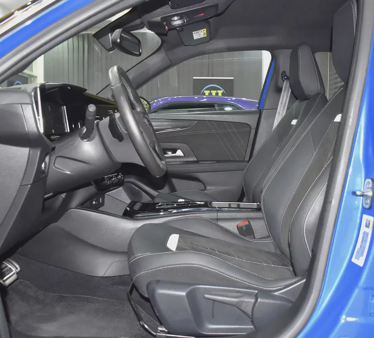 AED 952 EMi at 0% DP | Opel Mokka ( 2023 Model ) in Blue Color GCC Specs-9-9