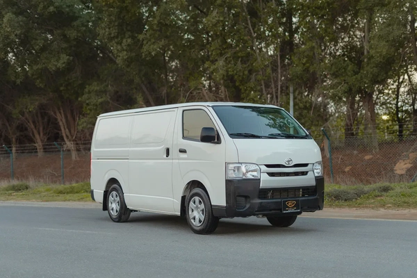 Hiace Standard Roof | Delivery Van | GCC Specs | Ref#T27785