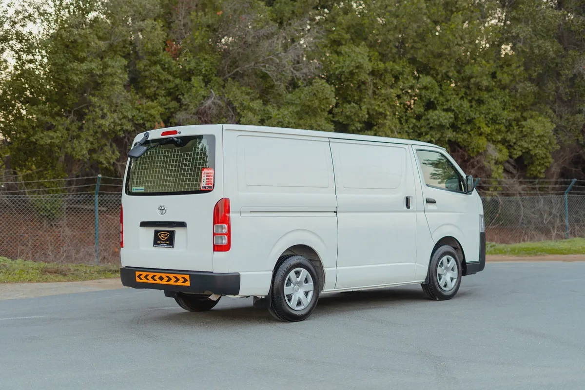 Hiace Standard Roof | Delivery Van | GCC Specs | Ref#T27785-2-2
