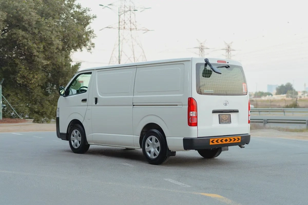 Hiace Standard Roof | Delivery Van | GCC Specs | Ref#T27785