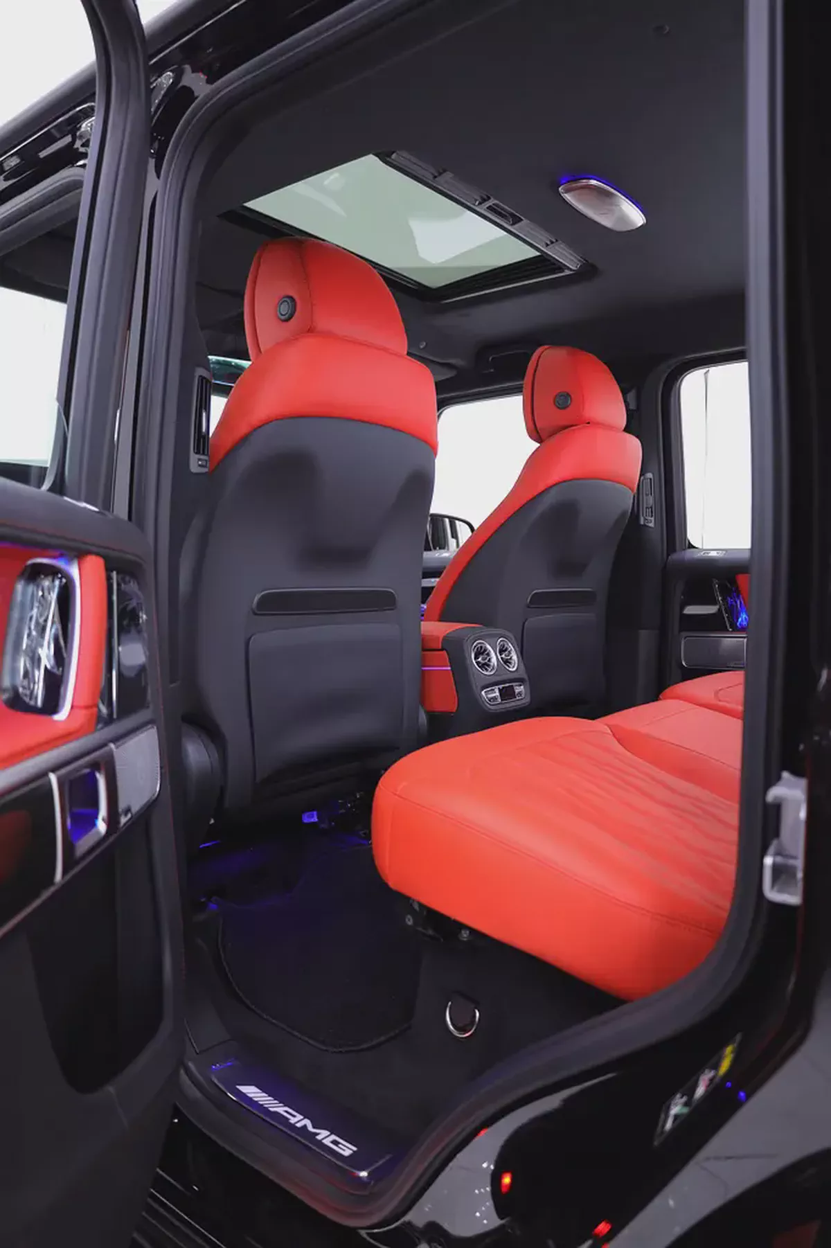 G63 GCC MANUFAKTUR EDITION +DOUBLE NIGHT PACKAGE CARBON INT+ 5 YEARS WARRANTY + FREE NANO COATING-15-15