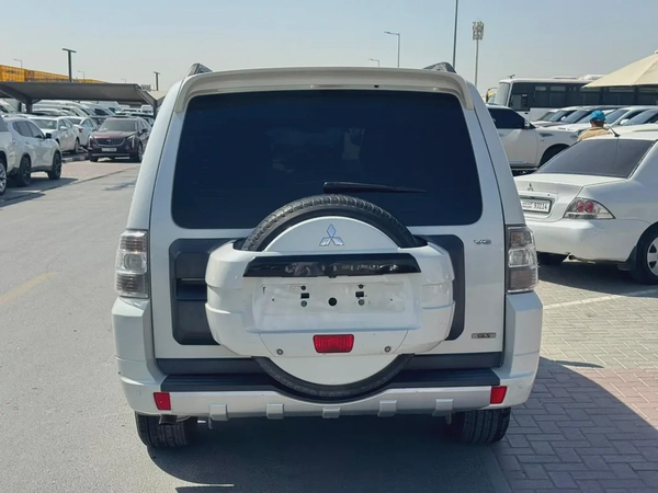 Mitsubishi Pajero 2014 fullopshi white color GCzc calen car