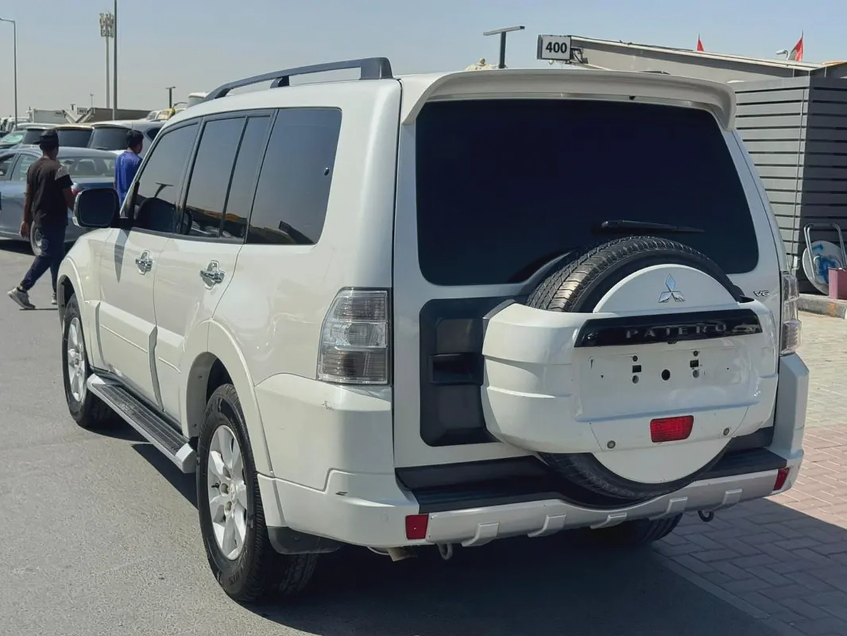 Mitsubishi Pajero 2014 fullopshi white color GCzc calen car-3-3