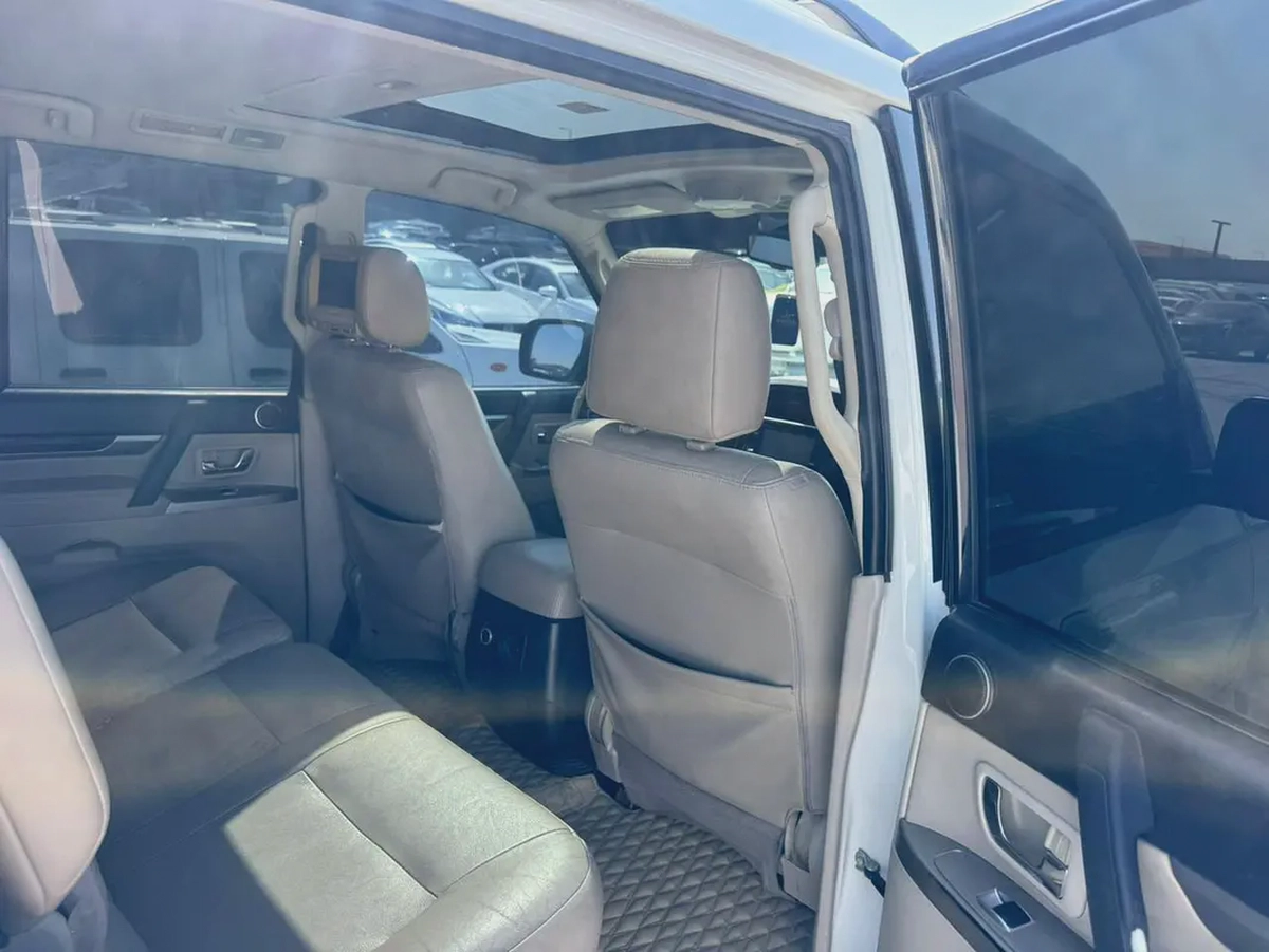 Mitsubishi Pajero 2014 fullopshi white color GCzc calen car-6-6