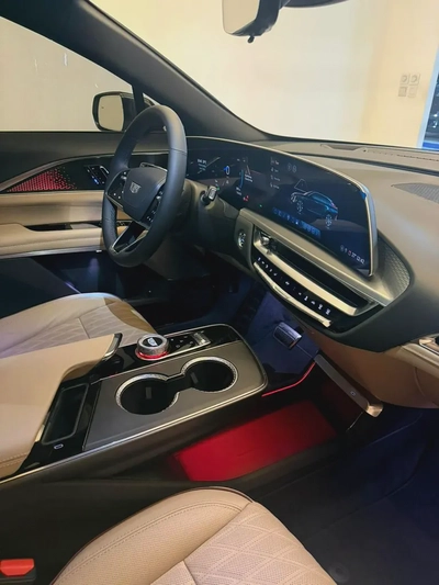 2025 Cadillac Lyriq Sport - GCC Specs - Brand New - Authorized Dealer-10