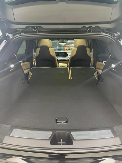2025 Cadillac Lyriq Sport - GCC Specs - Brand New - Authorized Dealer-13