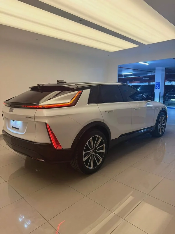2025 Cadillac Lyriq Sport - GCC Specs - Brand New - Authorized Dealer