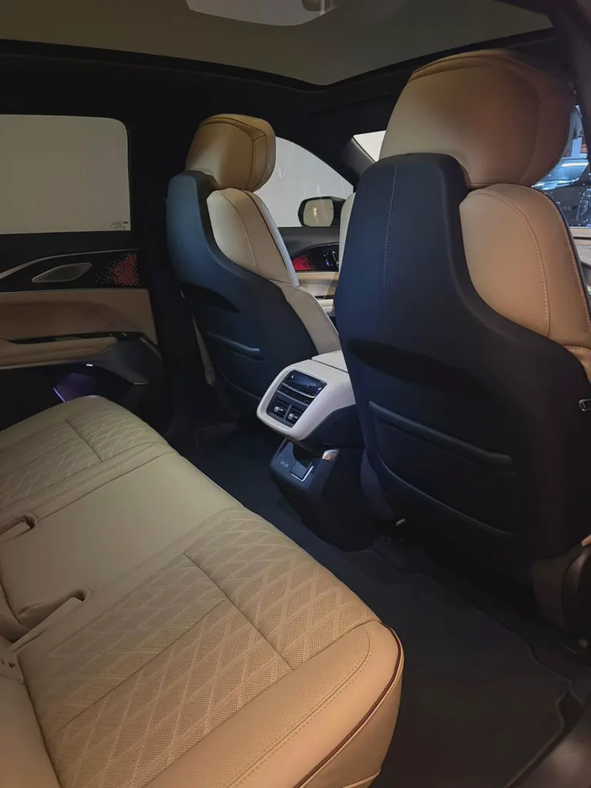 2025 Cadillac Lyriq Sport - GCC Specs - Brand New - Authorized Dealer-11-11