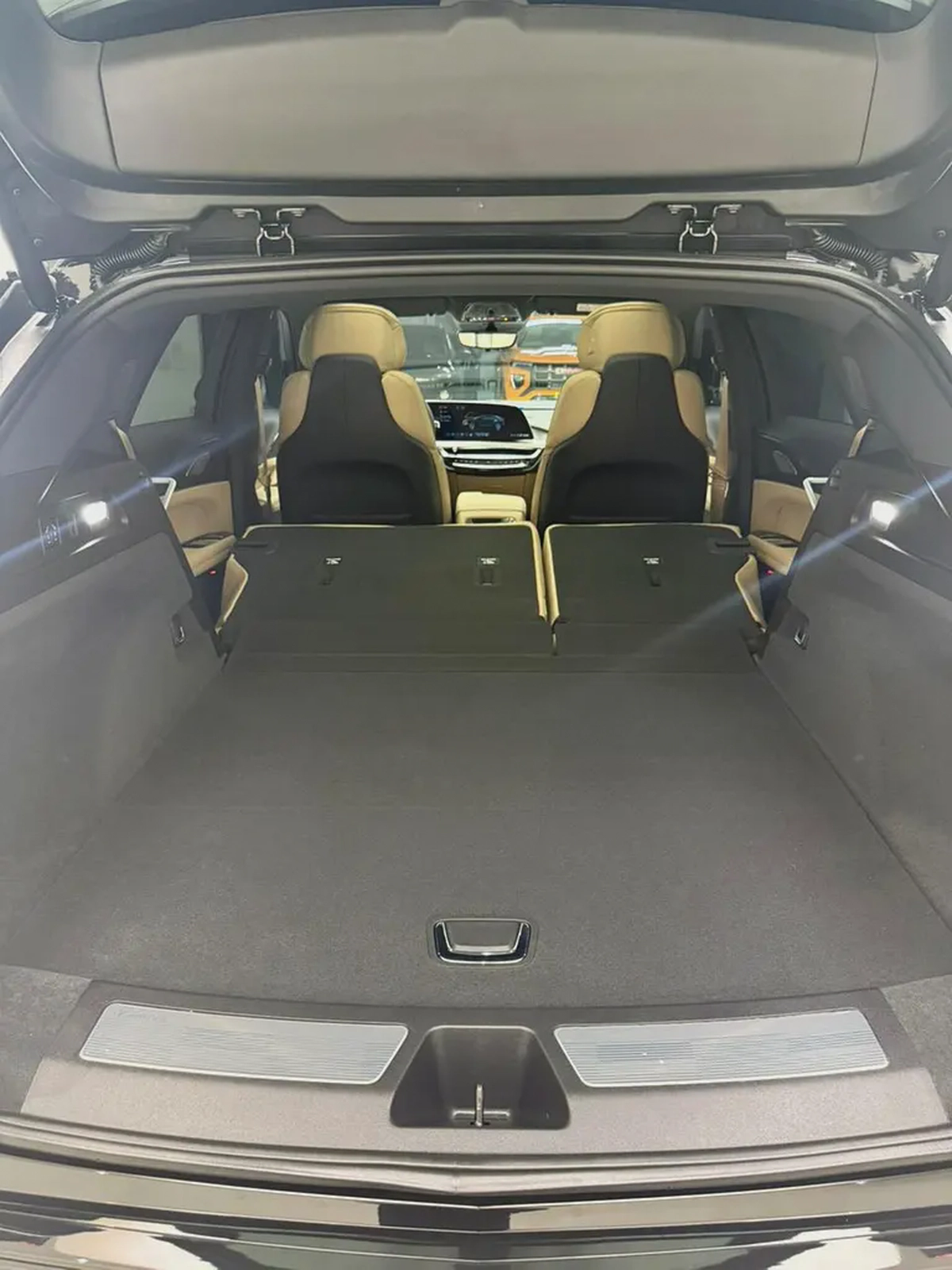 2025 Cadillac Lyriq Sport - GCC Specs - Brand New - Authorized Dealer-13-13