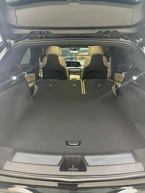 2025 Cadillac Lyriq Sport - GCC Specs - Brand New - Authorized Dealer