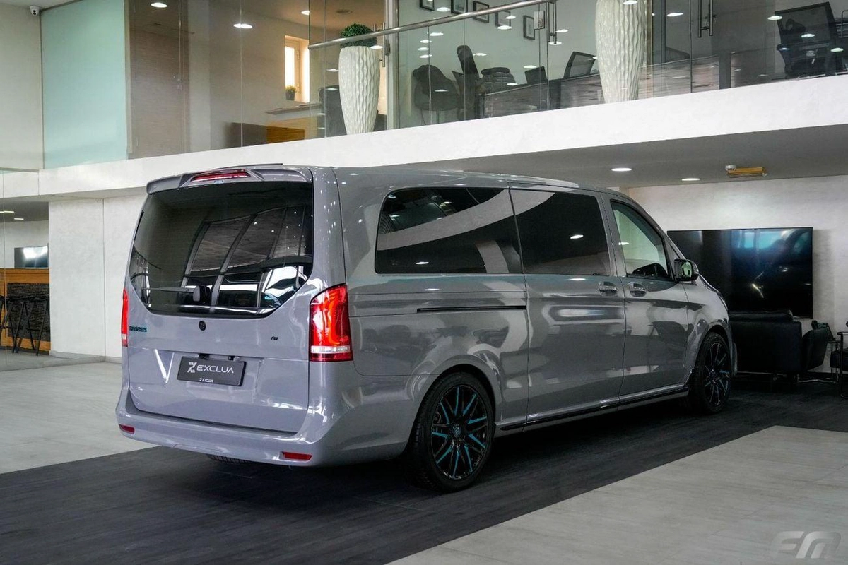 Mercedes Benz V 250 VIP BUSINESS VAN –  FULL LUXURY OPTION | BRAND NEW | GCC | 2023