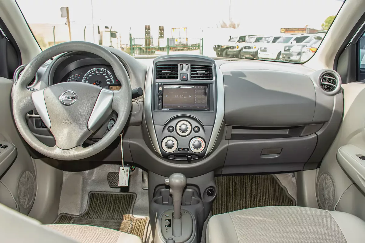 2023 - NISSAN SUNNY - GCC SPECS - ONLY 38,000 KM DONE-11-11