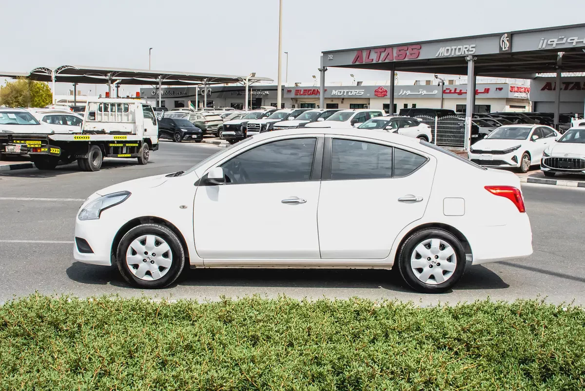 2023 - NISSAN SUNNY - GCC SPECS - ONLY 38,000 KM DONE-4-4