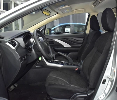 Mitsubishi Xpander ( 2022 Model ) in Silver Color GCC Specs-4