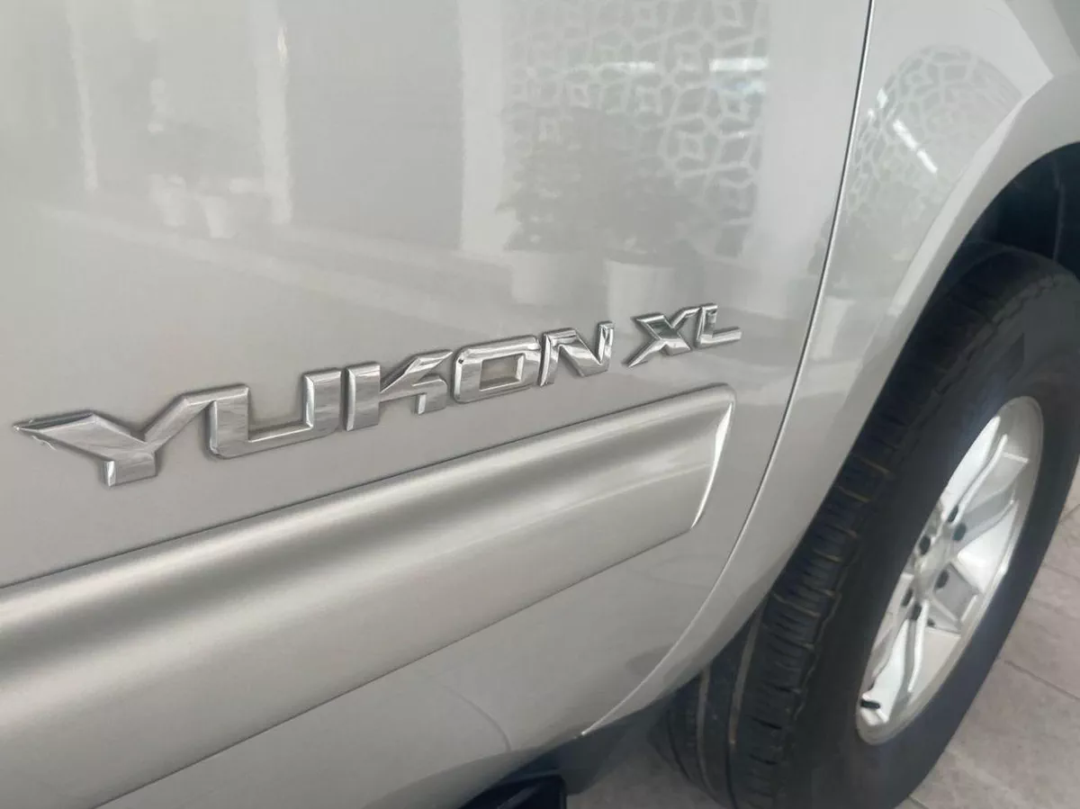 GMC Yukon SLT XL 5.3L-8CYL SUNROOF EXCELLENT CONDITION-16-0