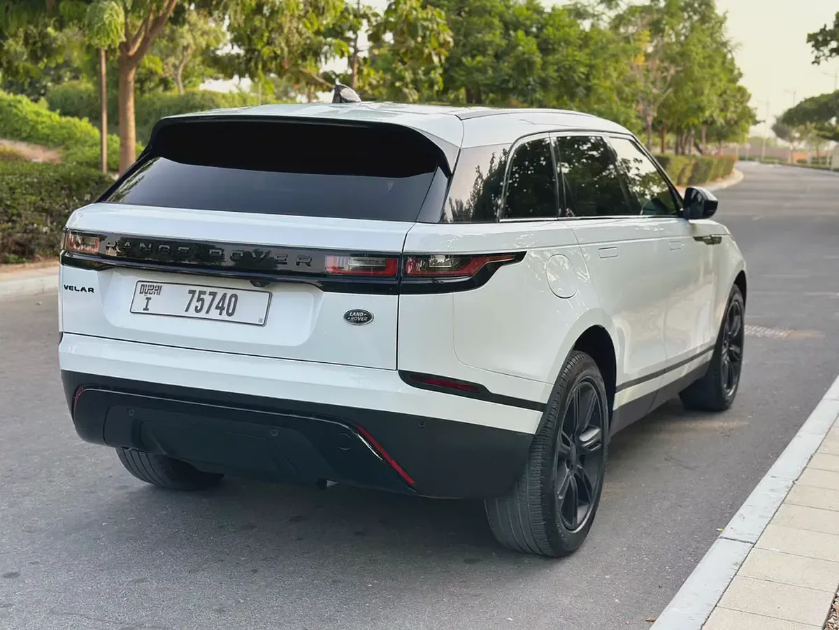 Pristine 2023 Land Rover Range Rover Velar - Sleek & Modern-3-3