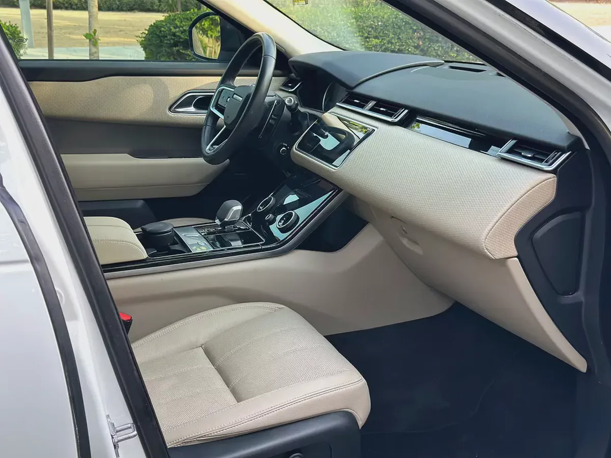 Pristine 2023 Land Rover Range Rover Velar - Sleek & Modern-6-6