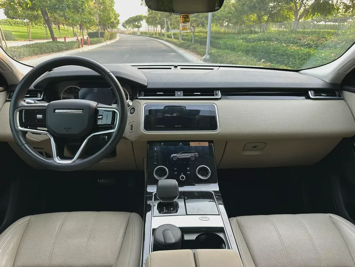Pristine 2023 Land Rover Range Rover Velar - Sleek & Modern-8-8