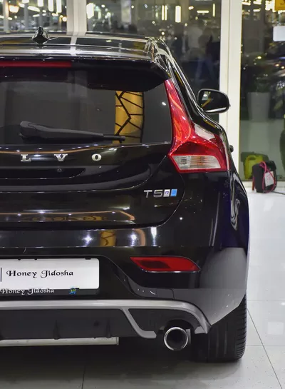 EXCELLENT DEAL for our Volvo V40 T5 R-Design ( 2018 Model ) in Black Color GCC Specs-8