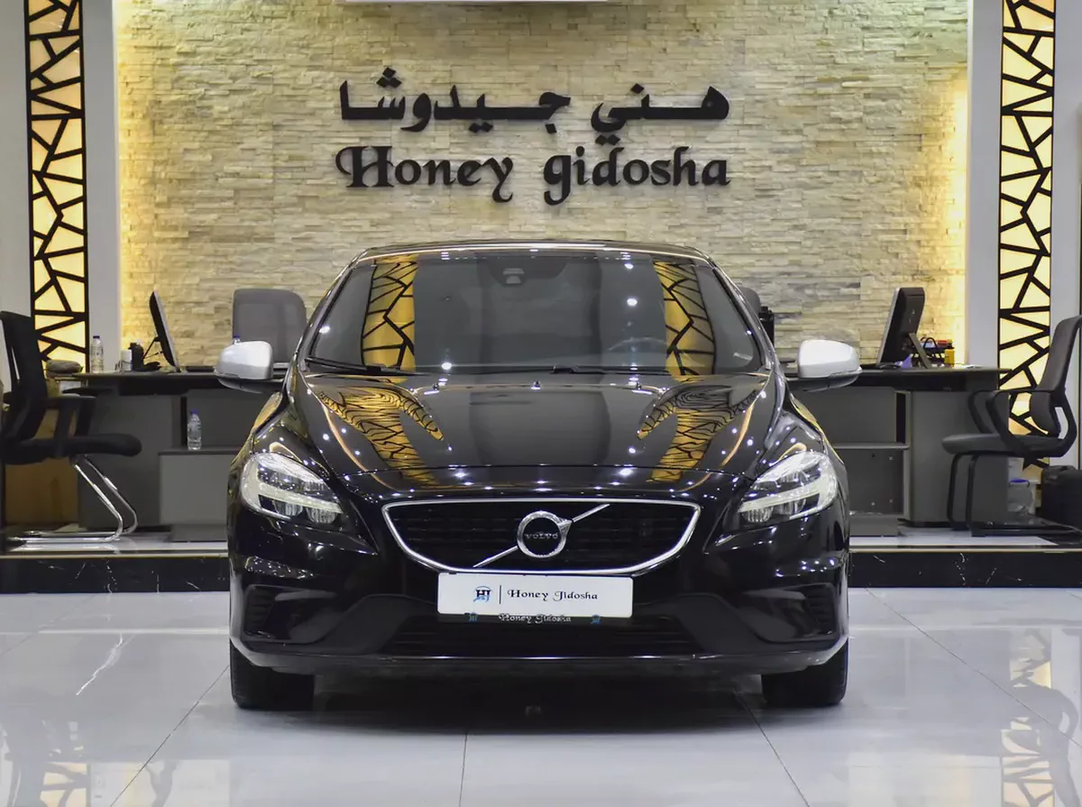 EXCELLENT DEAL for our Volvo V40 T5 R-Design ( 2018 Model ) in Black Color GCC Specs