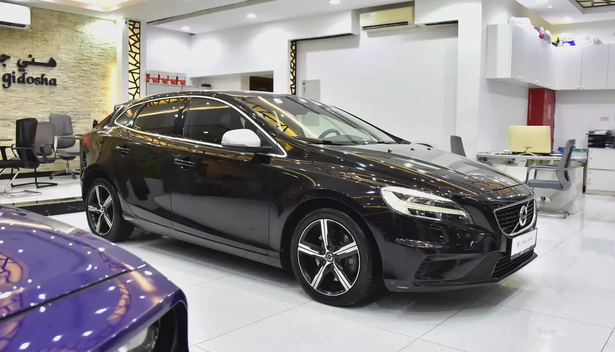 EXCELLENT DEAL for our Volvo V40 T5 R-Design ( 2018 Model ) in Black Color GCC Specs-2-2