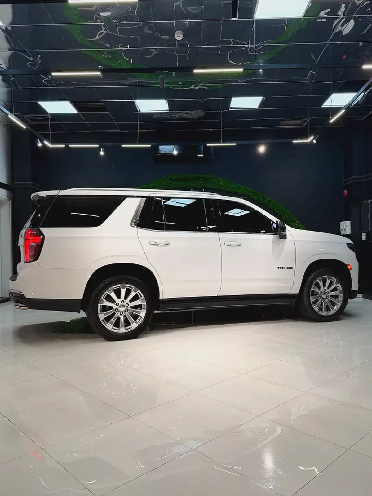 2023 Chevrolet Tahoe Premier GCC Specs in Pristine Condition-8-8
