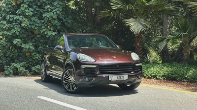 Porsche Cayenne S Platinum Edition 2018 GCC Full Service History-0