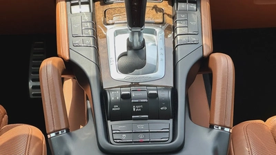Porsche Cayenne S Platinum Edition 2018 GCC Full Service History-11