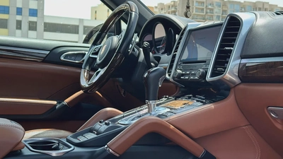 Porsche Cayenne S Platinum Edition 2018 GCC Full Service History-14