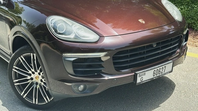 Porsche Cayenne S Platinum Edition 2018 GCC Full Service History-1