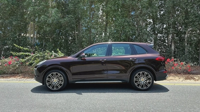 Porsche Cayenne S Platinum Edition 2018 GCC Full Service History-2