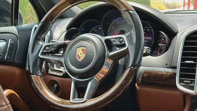 Porsche Cayenne S Platinum Edition 2018 GCC Full Service History-8
