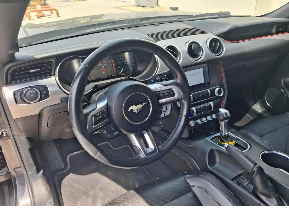 Ford Mustang Coupe-6-6