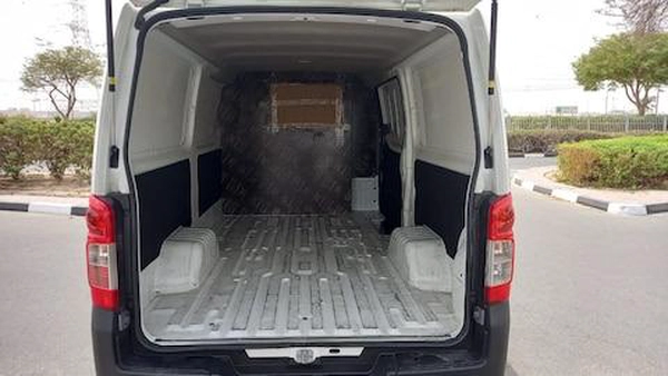 NISSAN URVAN 2020