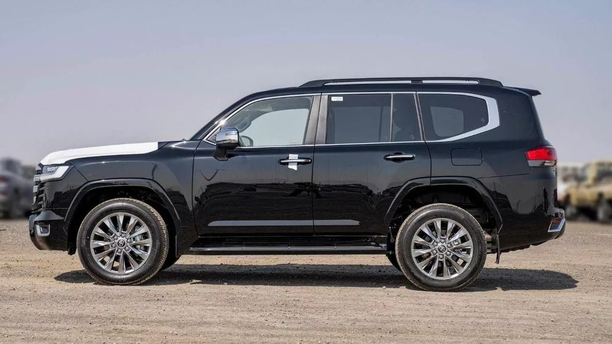 Toyota Land Cruiser VXR Toyota LAND CRUISER VXR 3.5L Petrol Full Option 2025-8-0